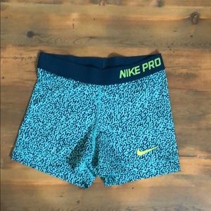 Nike pros size small